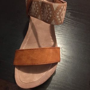 Womans Matia wedges size 6 new